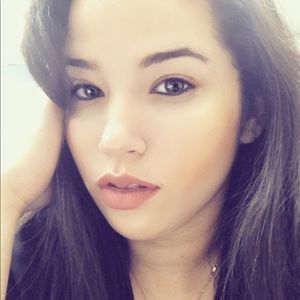 Meet your Posher, Aida